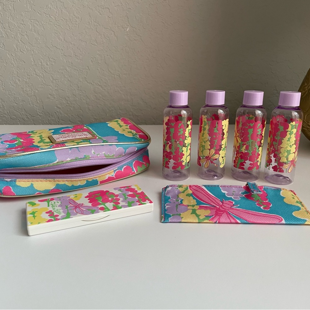 Lilly Pulitzer for Estée Lauder zipper cosmetic bag with accessories